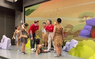 北京勵步戲劇課程 專業引導下的表演舞臺，點亮孩子的無限潛能